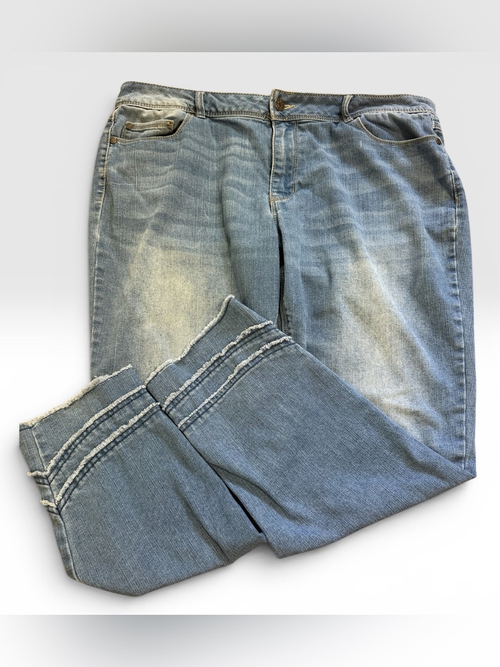 EST. 1946 Women’s Mid Rise Cropped Jeans Size 16 Raw Hem Distressed